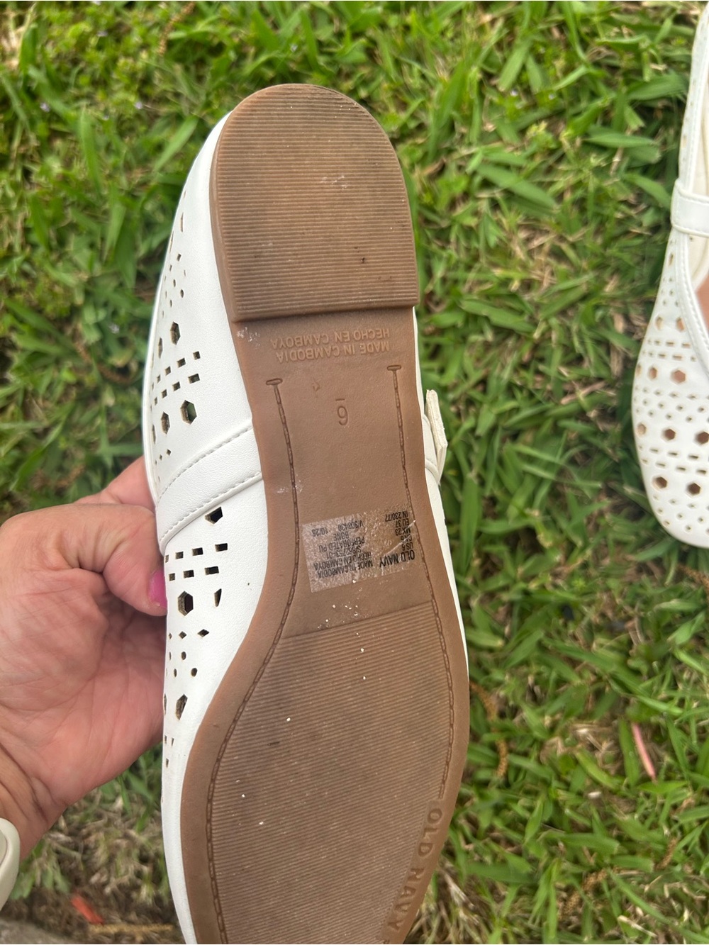 Old Navy White Perforated Mary Jane Flats, Summer Flats Size 6 - Picture 3 of 5